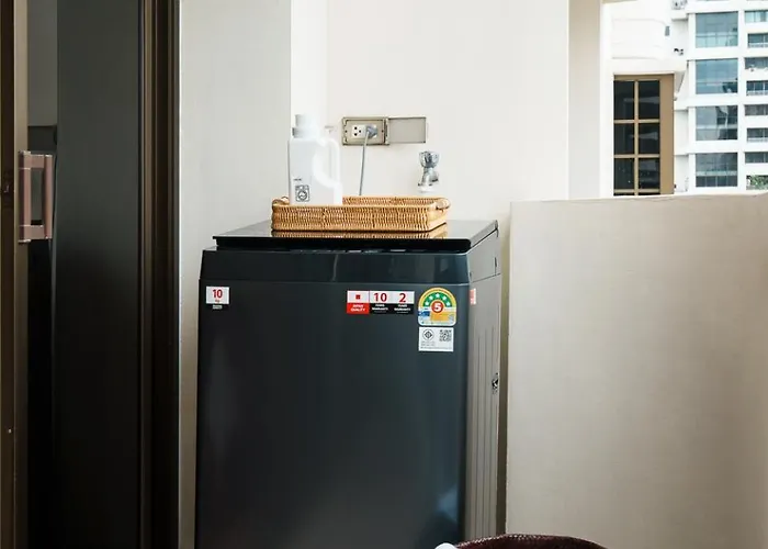 아파트 King-suite With Balcony And A Full Kitchen Near Thonglorbts *