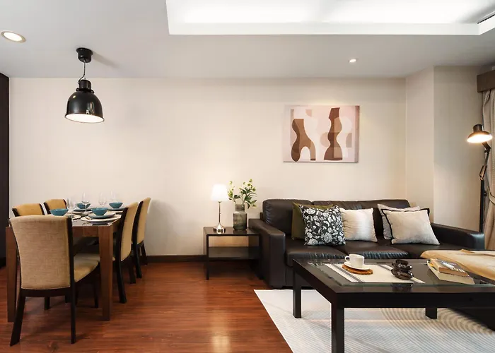 아파트 King-suite With Balcony And A Full Kitchen Near Thonglorbts