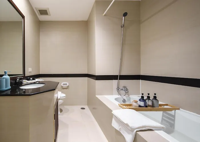 아파트 King-suite With Balcony And A Full Kitchen Near Thonglorbts *