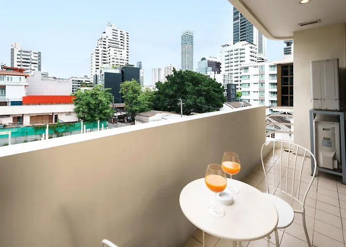 아파트 King-suite With Balcony And A Full Kitchen Near Thonglorbts *
